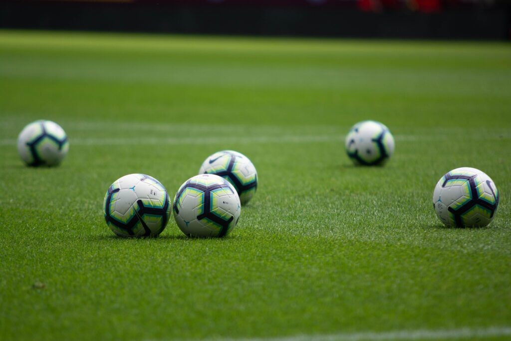 The current image has no alternative text. The file name is: kelvinstuttard-footballs-3597191_1920.jpg